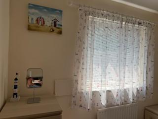 Poole Prime Waterfront 1BR flat with Sea Views, Free Parking - Hamworthy - 3