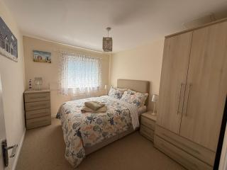 Poole Prime Waterfront 1BR flat with Sea Views, Free Parking - Hamworthy - 5