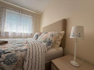 Poole Prime Waterfront 1BR flat with Sea Views, Free Parking - Hamworthy - 4
