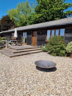 Beautiful Box Hill Lodge - 8