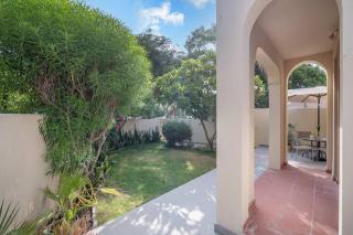 StayShort - Vibrant Villa in Springs 11 Sleeps 6 with Balcony - 0