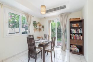 StayShort - Vibrant Villa in Springs 11 Sleeps 6 with Balcony - 3