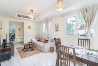 Free housekeeping visits during your stay - StayShort - Vibrant Villa in Springs 11 Sleeps 6 with Balcony - 1