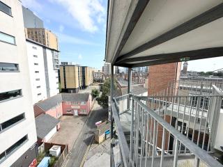Central Flat with City Views - Newly Refurbished - Parking Included - Superfast Wifi - Bournemouth - 6