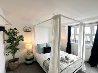 Central Flat with City Views - Newly Refurbished - Parking Included - Superfast Wifi - Bournemouth - 0