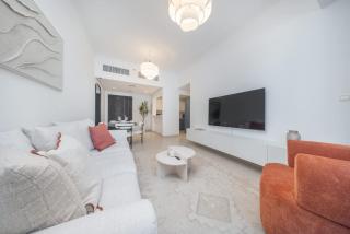 StayShort - Spacious Unit in Marina Sleeps 6 with Canal Veiws - 8