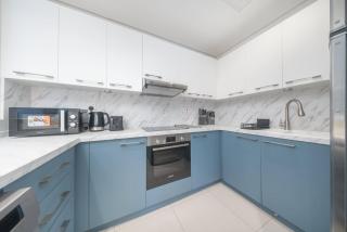 StayShort - Spacious Unit in Marina Sleeps 6 with Canal Veiws - 5