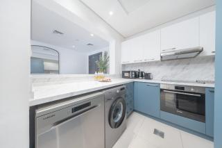 StayShort - Spacious Unit in Marina Sleeps 6 with Canal Veiws - 3