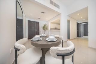 StayShort - Spacious Unit in Marina Sleeps 6 with Canal Veiws - 2