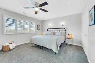 Bright Stylish Condo with Balcony - 4