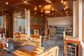 The Shaurn Hotel & Resort - 5