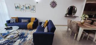 Huge 1-bedroom rental unit with 2 sofa bed amazing - Dubai - 2