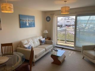 Poole Prime Waterfront 1BR flat with Sea Views, Free Parking - Hamworthy - 0