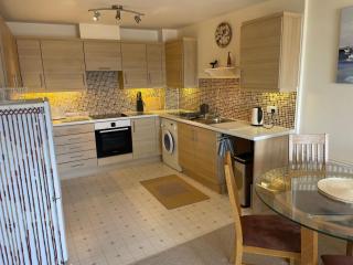 Poole Prime Waterfront 1BR flat with Sea Views, Free Parking - Hamworthy - 7