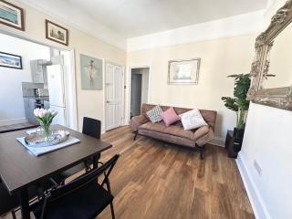 The Bournemouth Hideaway - Beautiful Central flat - 10 mins walk to beach - Brought to you by Coastline Retreats - Bournemouth - 1