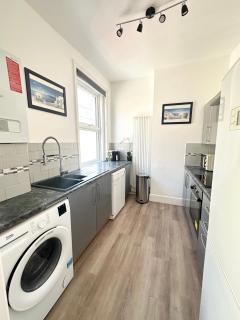 The Bournemouth Hideaway - Beautiful Central flat - 10 mins walk to beach - Brought to you by Coastline Retreats - Bournemouth - 2