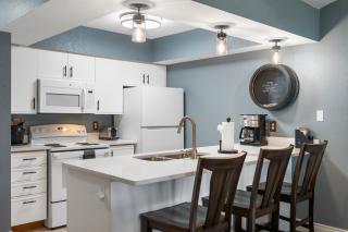 Eagle's Nest at The Club- Chic 2BR Golf View Condo - 9
