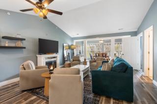 Eagle's Nest at The Club- Chic 2BR Golf View Condo - 0