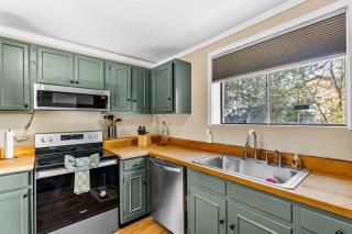 Charming Pet-Friendly Retreat in East Ridge - 7