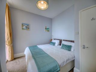 Apartment 2 - 1 Bedroom Sea Front-Sea Views-Free Parking - 2