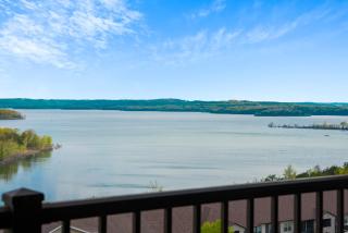 Happy Place Condo - Stunning Table Rock Lake Views - Branson - 4