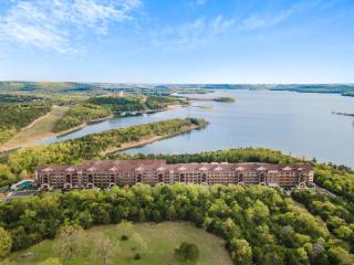 Happy Place Condo - Stunning Table Rock Lake Views - Branson - 6