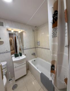 Precioso estudio en Bernabeu Plaza Castilla - Madrid - 4