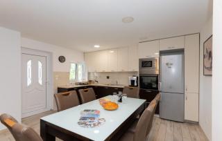 Holiday Home Kristina - Makarska by Villas Guide - 5