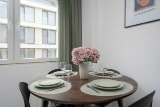 Large Apartment in Wrocław Center on the Market with 3 Bedrooms and Balcony by Noclegi Renters - 1