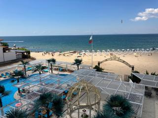 Апартамент в КК "Елените" с фронтална гледка море, разположен на самия плаж - 2