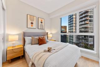 Spacious 2BR Home Steps from Shops and Dining - Vancouver - 7