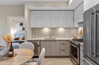 Spacious 2BR Home Steps from Shops and Dining - Vancouver - 4