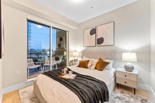 Spacious 2BR Home Steps from Shops and Dining - Vancouver - 6