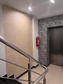 Luxury & Spacious Apartment - 2