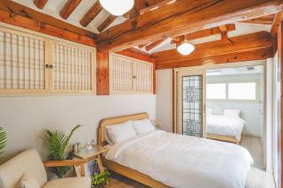 Urban Hanok Ee-um Dongdaemun Private Modern Hanok Stay for 6-8 people - Seul - 0