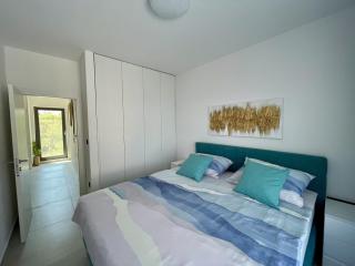 Sea Slatine I - Modern apartment with pool - 30 meters from the beach - Slatine - 9