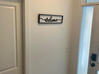 Seton Villas 5Bed Hse Including Basement & Kingbed - Calgary - 1