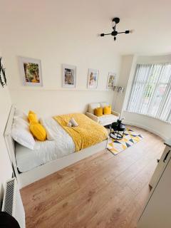 R1 - Newly Renovated Luxury Private Room with Shared Bathroom and with its own Kitchenette in Halesowen - Halesowen - 9