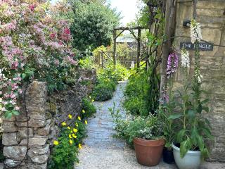 Apartment above Samantha Dadd Art Studio - in the Cotswolds - Tewkesbury - 0