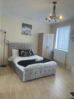 Double bed Studio Fast WiFi,Netflix, No deposit Required - Birmingham - 9