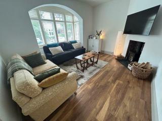 4 bedroom Traditional Victorian home with parking - Croydon - 9
