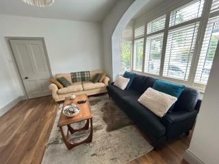 4 bedroom Traditional Victorian home with parking - Croydon - 5