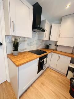 R4 - Luxury fully Self-Contained Studio with Private Bathroom and Kitchen - Halesowen - 6