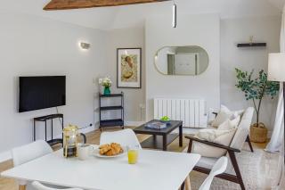 Bright Apartments Near Farnham Castle by StayStayStay - Farnham - 2