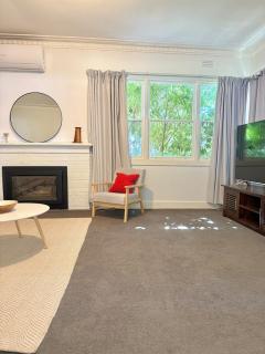 Bendigo Bliss - Cheerful & Spacious Home in Bendigo - Kangaroo Flat - 1