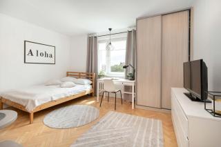 Bright Studio with Desk Ideal for Remote Work by Noclegi Renters - Danzig - 7
