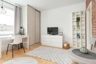 Bright Studio with Desk Ideal for Remote Work by Noclegi Renters - Danzig - 8