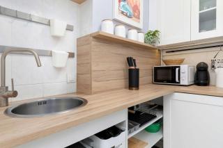Bright Studio with Desk Ideal for Remote Work by Noclegi Renters - Danzig - 1