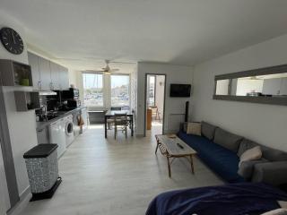 T2 rénové avec cabine, piscine, animaux admis, parking à 500m de la plage - FR-1-106-49 - 9