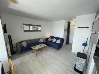 T2 rénové avec cabine, piscine, animaux admis, parking à 500m de la plage - FR-1-106-49 - 6